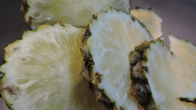 Abacaxi com casca ajuda a baixar o colesterol